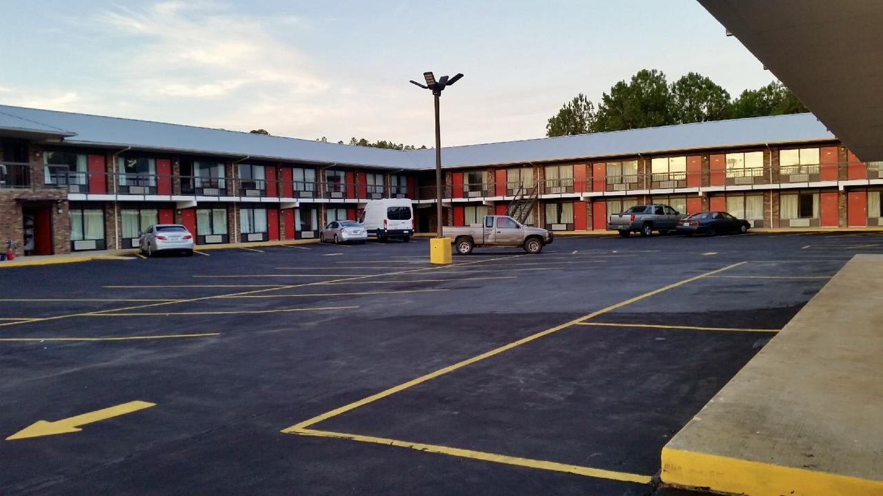 American Inn Anniston Exterior photo